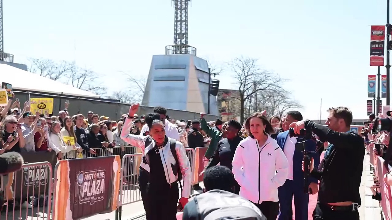 Discovering Purpose and Asserting Value: Coach Dawn Staley’s Journey in Women’s Basketball