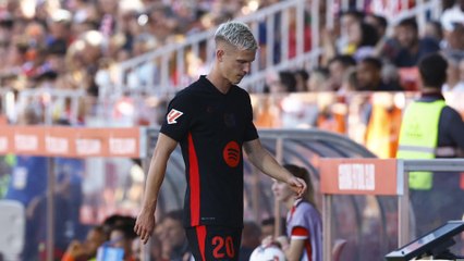 Dani Olmo presented as Barcelona player.mp4