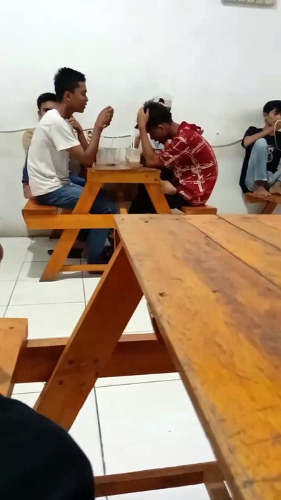 lagi ngopi yu..