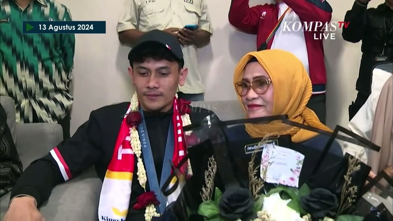 Haru! Begini Pesan Sang Ibu Usai Veddriq Leonardo, Peraih Emas di Olimpiade Paris Tiba di Indonesia
