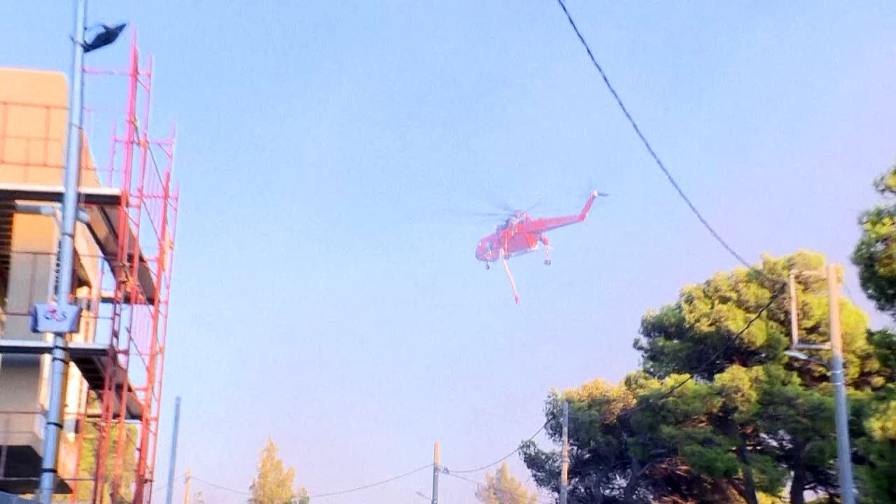 Grécia combate enorme incêndio florestal pelo terceiro dia