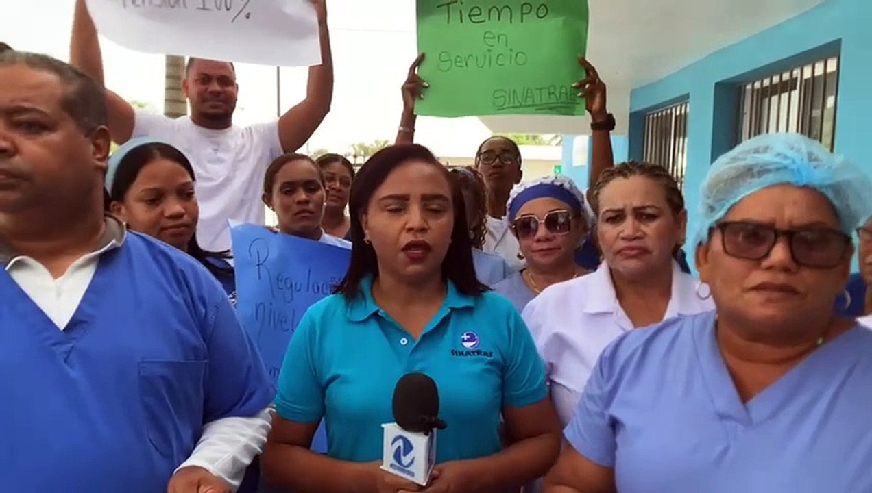 Enfermeras en Fantino hacen piquete por aumento salarial y pensiones