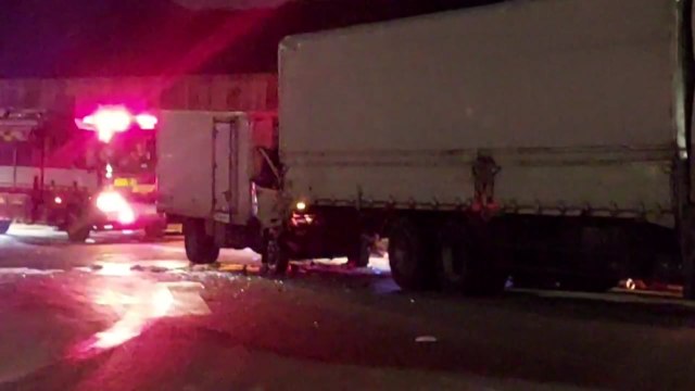 안산휴게소 인근 화물차 간 추돌...1명 병원 이송 / YTN