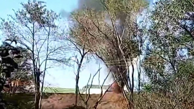 Ônibus rodoviário é destruído em incêndio enquanto trafegava pela BR-277, no oeste do Paraná