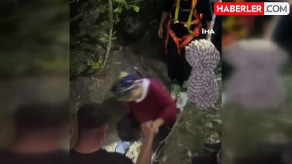 Artvin'de dağ kekiği toplayan aile dağda mahsur kaldı, yardımlarına arama kurtarma ekipleri yetişti