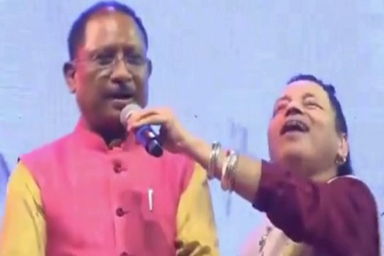 Raipur News : मशहूर सिंगर कैलाश खेर के सुर में सुर मिलाया सीएम विष्णु देव साय ने
