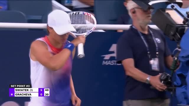 Swiatek survives second set wobble to beat Gracheva