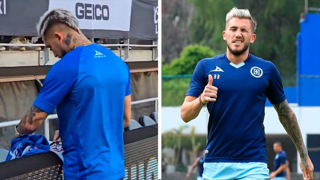 Gonzalo Piovi, jugador de Cruz Azul sale a atender a los fans previo al encuentro con Mazatlán en la Leagues Cup