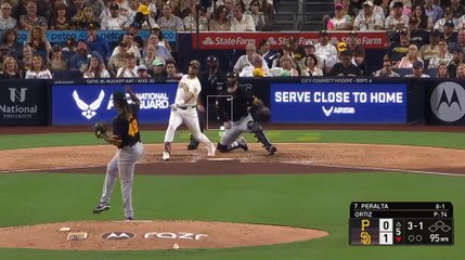 David Peralta la sacó del parque y estiró ventaja de San Diego