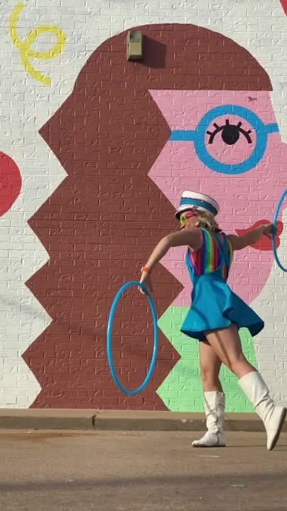 Talented Dancer Performs Impressive Dance With Hula Hoops