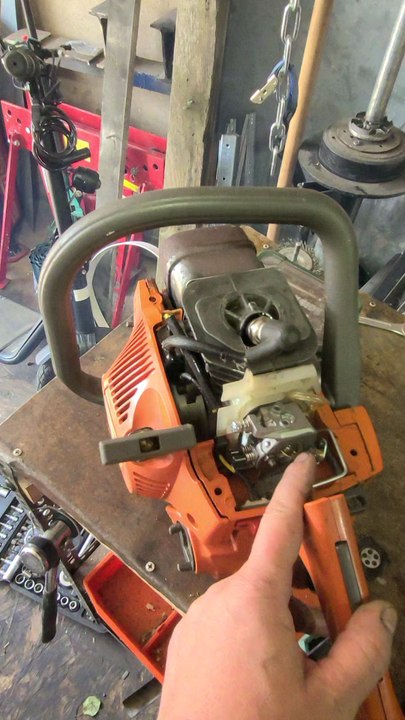 peux me donner toi de fonction de tronçonneuse changement du carburateur et bougie