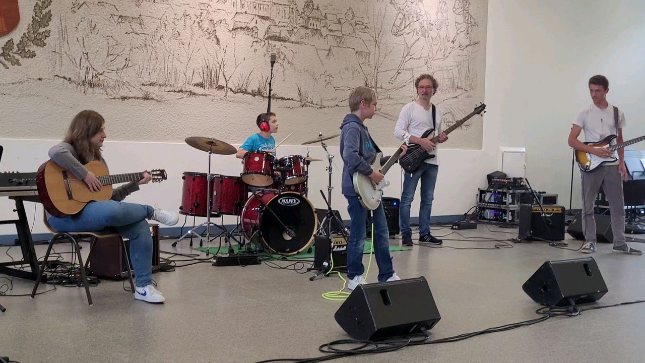 premier concert dans un petit peu mon fils décembre de musique école de musique