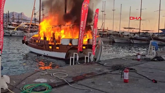Yangın çıkan tekne kül oldu, alevlerin sıçradığı 2 tekne hasar gördü