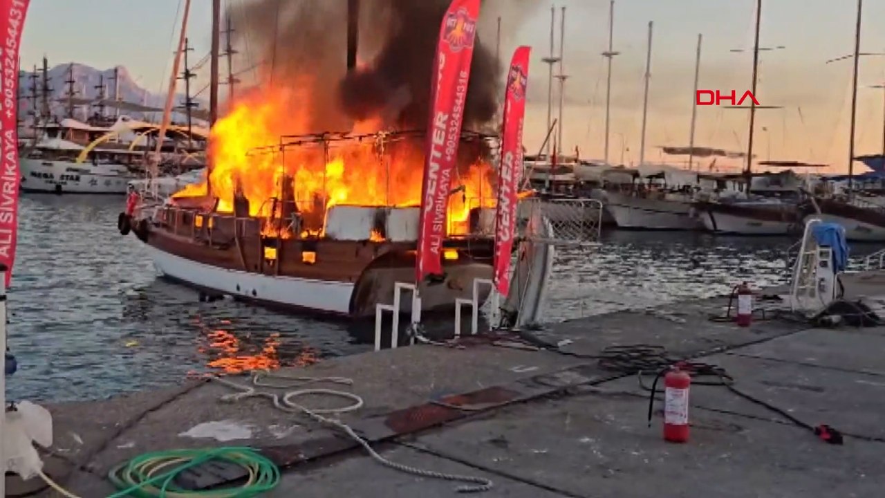 Yangın çıkan tekne kül oldu, alevlerin sıçradığı 2 tekne hasar gördü
