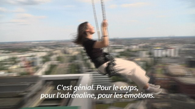 Insolite : la plus haute balançoire d'Europe perchée à... 120 mètres de hauteur !