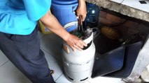 replace new gas cylinder - remplacer la nouvelle bouteille de gaz - استبدال اسطوانة غاز جديدة