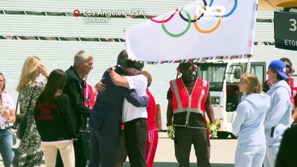 NO COMMENT: La bandera olímpica regresa a Los Ángeles por primera vez en 40 años
