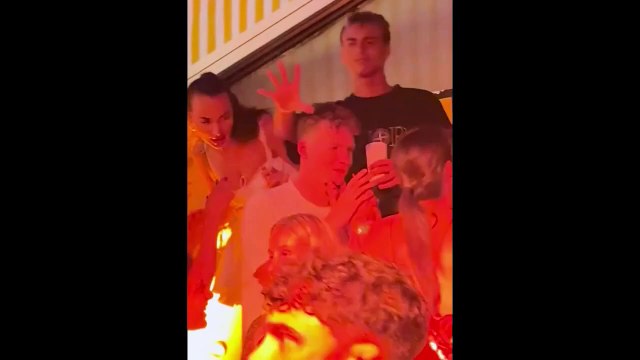 Leon Marchand, Antoine Dupont, Florent Manaudou aperçus en boite pour fêter la fin des JO