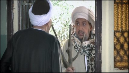 مكشوف عنه الحجاب و بداء يفجاء العمده باللي لسه هيحصل شوف نور الشريف اتصرف ازاي