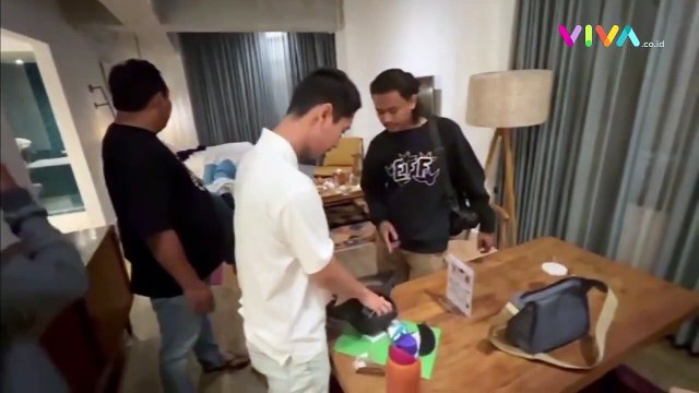 Ekspresi Santai Armor Suami Cut Intan Saat Ditangkap Polisi