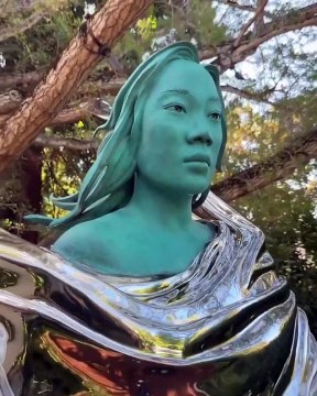 Mark Zuckerberg surprend sa femme Priscilla Chan avec une énorme statue de jardin (VIDEO)