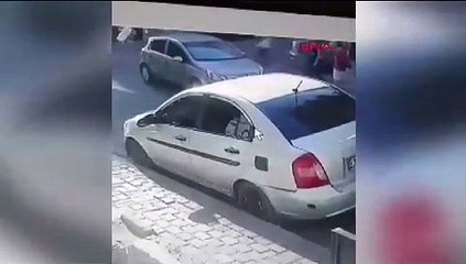 Aracını tartıştığı motosikletlinin üzerine sürdü