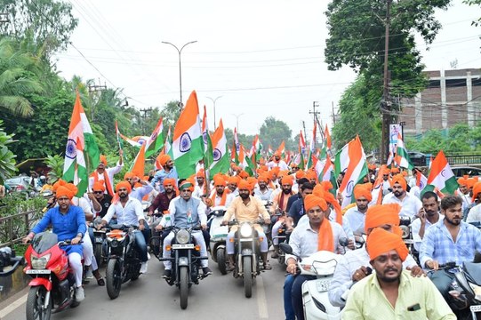 स्वतंत्रता दिवस की पूर्व संध्या पर तिरंगा रैली