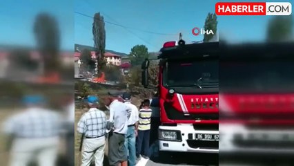 Kızılcahamam'da ahşap bina ve samanlık yandı