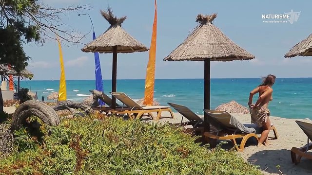 Spot de promotion français sur le naturisme à travers la France : Entre campings et plage, le retour aux sources