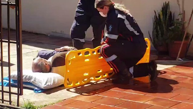 Idoso é socorrido pelo Samu após sofrer queda em residência na Rua Manoel Ribas
