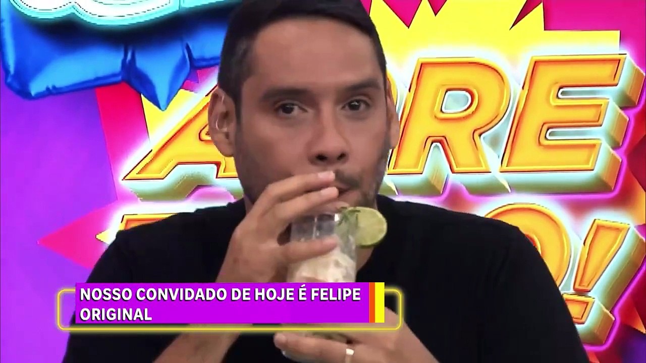 Felipe Original canta o hit ‘Tapinha no Bumbum’ no Que Arretado