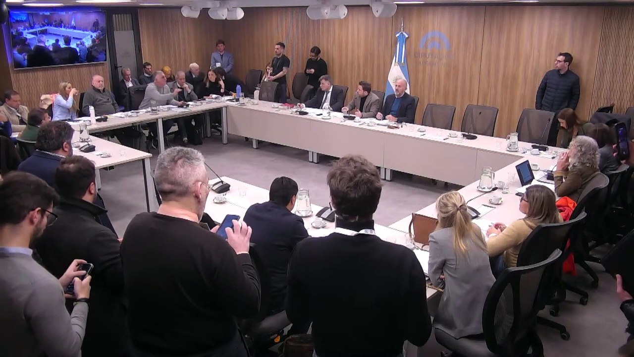 Tetaz fue cruzado por Palazzo, Siley y Manrique por su manejo en la comisión de Trabajo: "Tribuna contra los derechos"