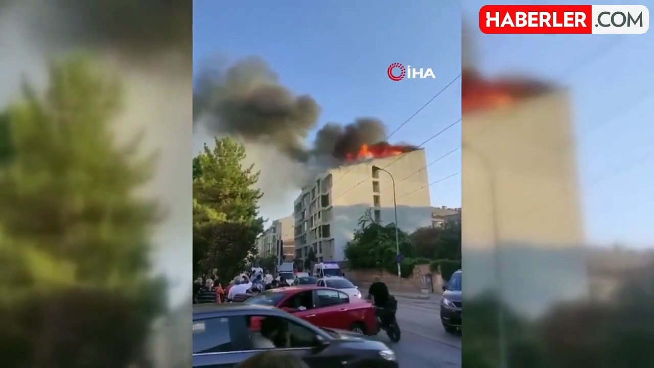Eskişehir'de 5 Katlı Binanın Çatısında Korkutan Yangın
