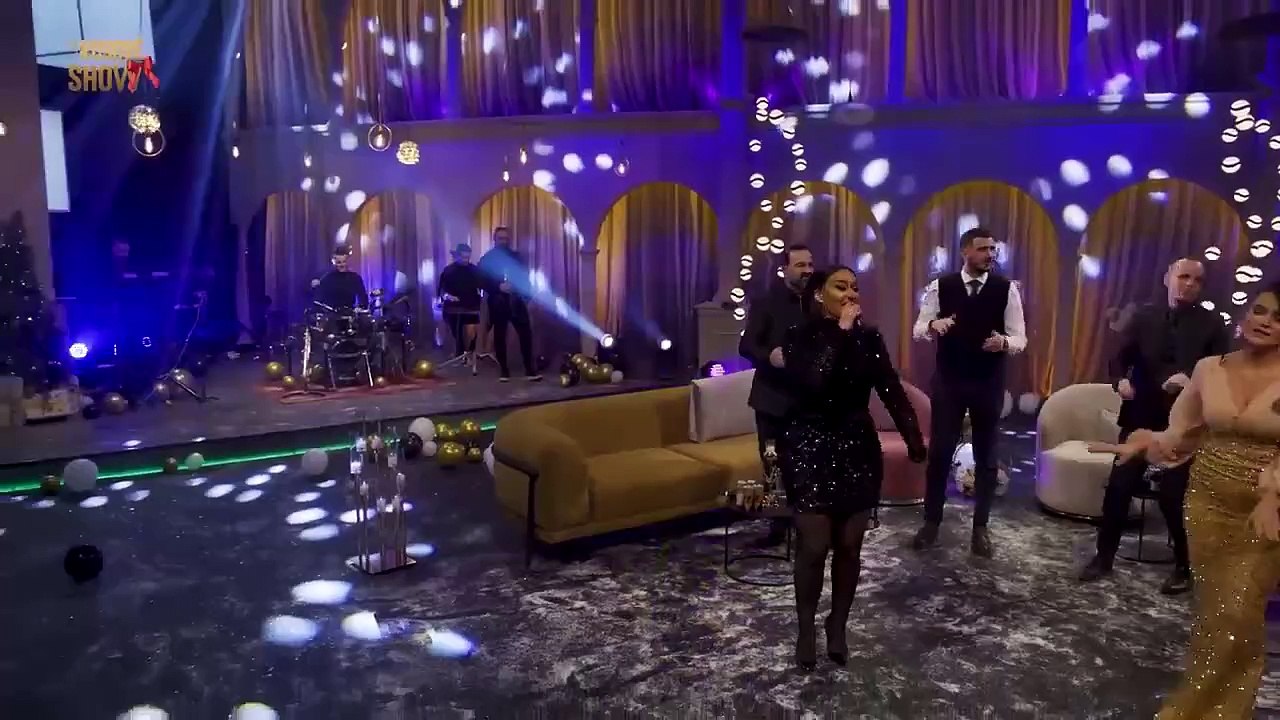 Ezo ju mahnite me kendimin e kenges se famahme turke (web_cajla)