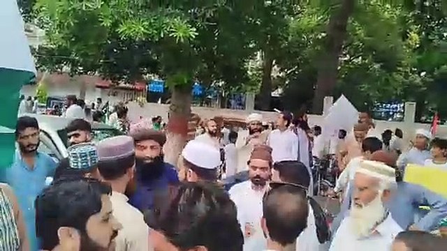 Situation in Lahore | what they are discussing on the roads | I can't understand