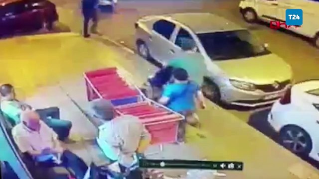 Küçükçekmece'de eşi tarafından sokak ortasında bıçaklanan kadın hayatını kaybetti