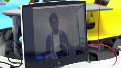 ‘Slite’, el juego portátil creado para enseñar el lenguaje de señas en Bolivia