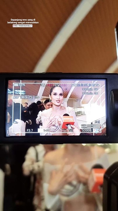 Yang di belakang sangat meresahkan