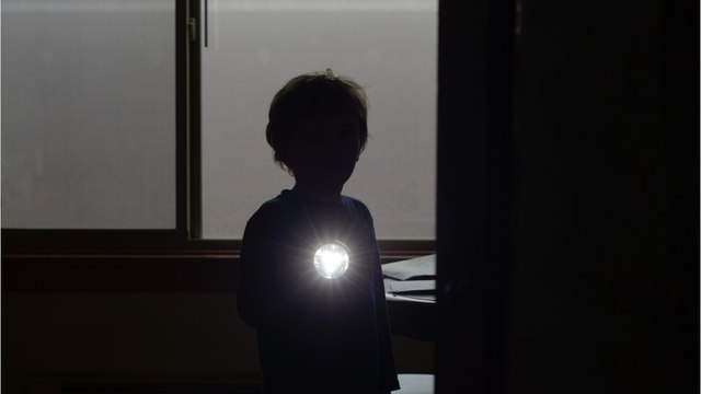 Mann hängt verfluchtes Gemälde bei sich auf: Auf einmal sieht er beunruhigende Dinge