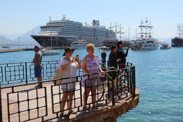 Kruvaziyerle gelen 2 bin 199 turist Alanya'yı gezdi