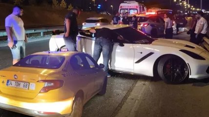 Ümraniye’de 15 milyon liralık lüks araç ticari taksiye çarptı: 1 yaralı