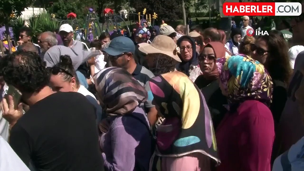 İstanbul'da öğrenci yurtlarında ücretsiz kalan emekliler boğaz turu yaptı