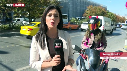 Telefonunu düşüren motorcu yolda aniden durdu: O anları TRT Haber'e anlattı