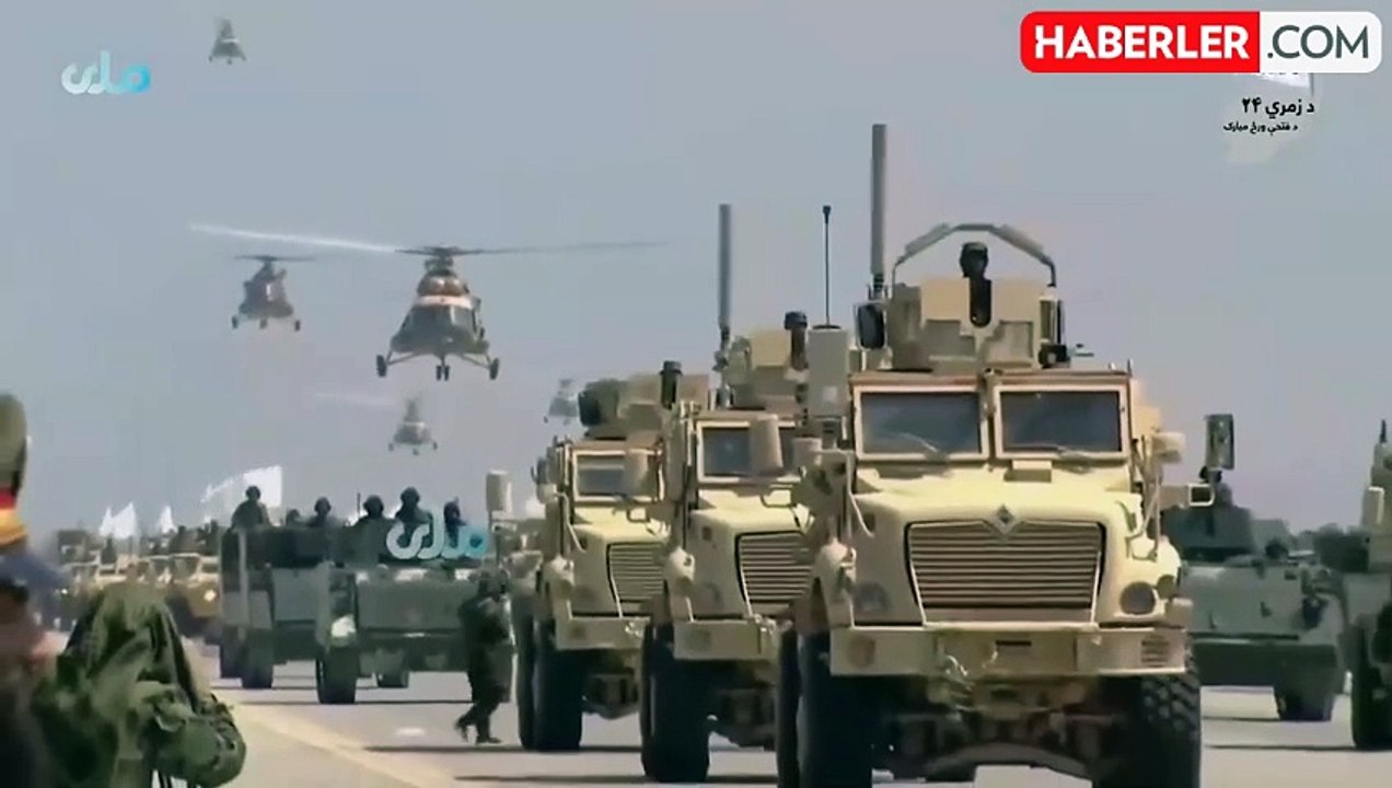 Taliban yönetimi, Afganistan'ı ele geçirişinin üçüncü yılını, ABD'den kalan silahlarla gövde gösterisi yaparak kutladı
