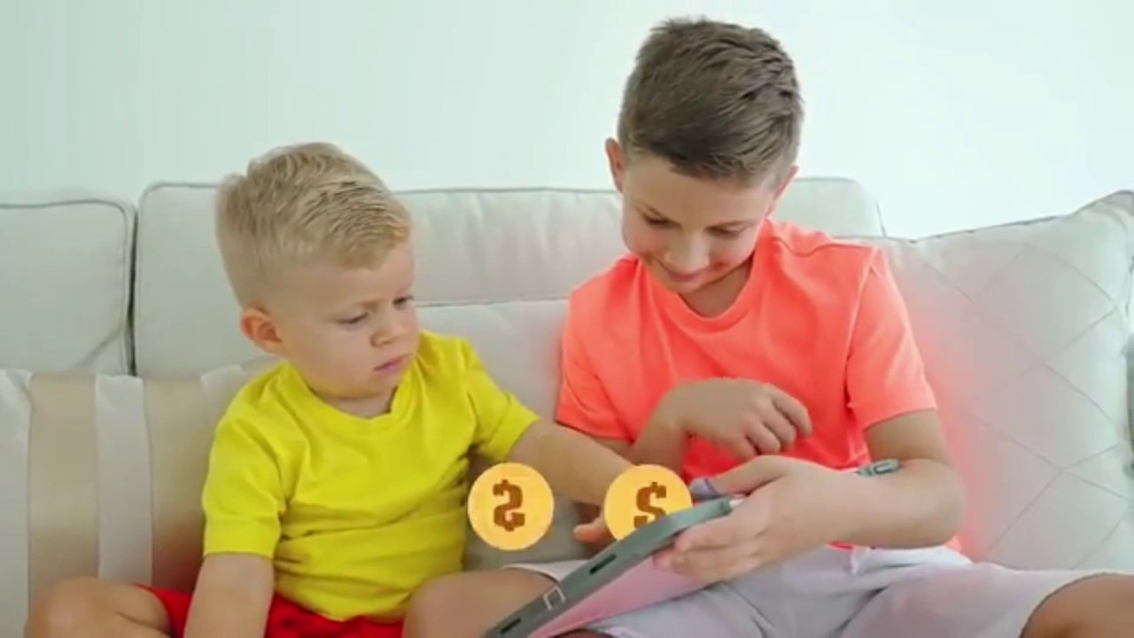 Oliver and Roma help Parents to clean home