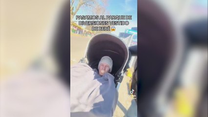 Se cuela en un parque de atracciones haciéndose pasar por un bebé y se vuelve viral