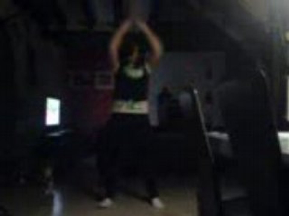 chloe en mode tecktonik