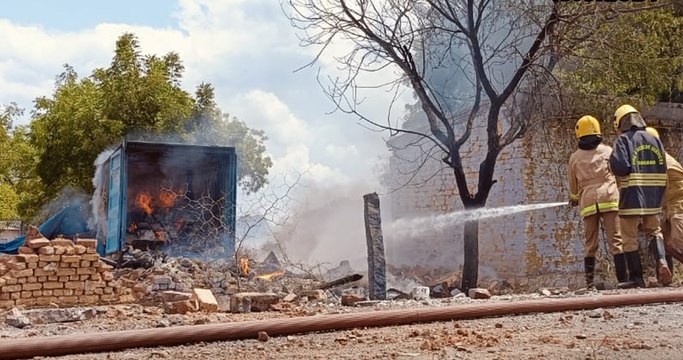 VIDEO: पटाखा फैक्ट्री में विस्फोट से दो लोगों की मौत, मुआवजे की घोषणा