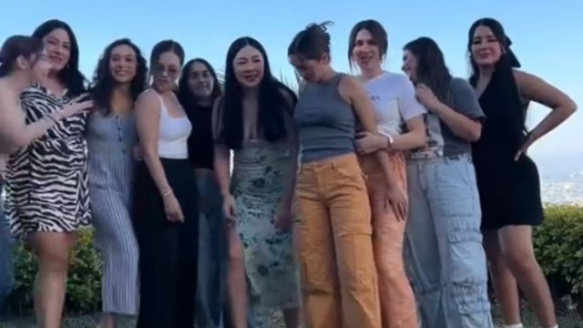 Heartwarming moment: Girl reveals her pregnancy to her girl gang at a picnic
