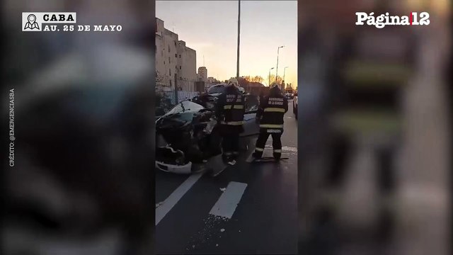 Un auto chocó contra un camión en la Autopista 25 de Mayo